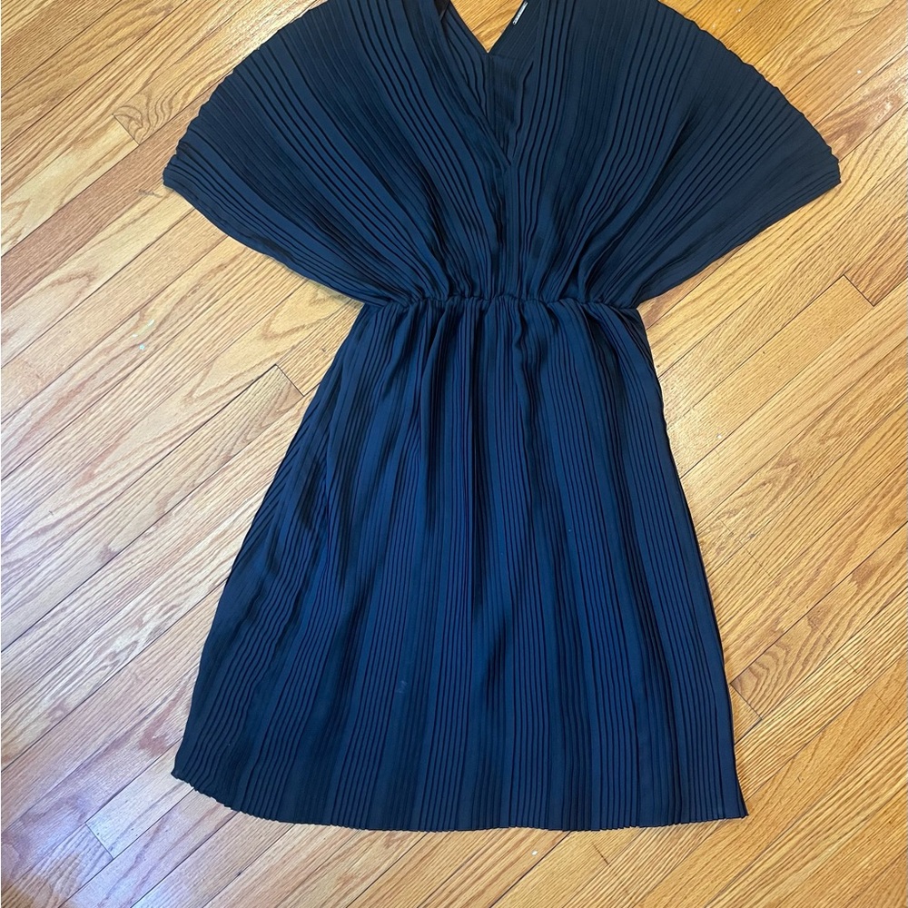 Elie Tahari Black V-Neck Dolman Sleeve Midi Dress